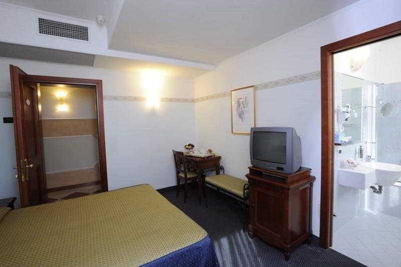 Hotel Russo Palace Lido di Venezia Bagian luar foto