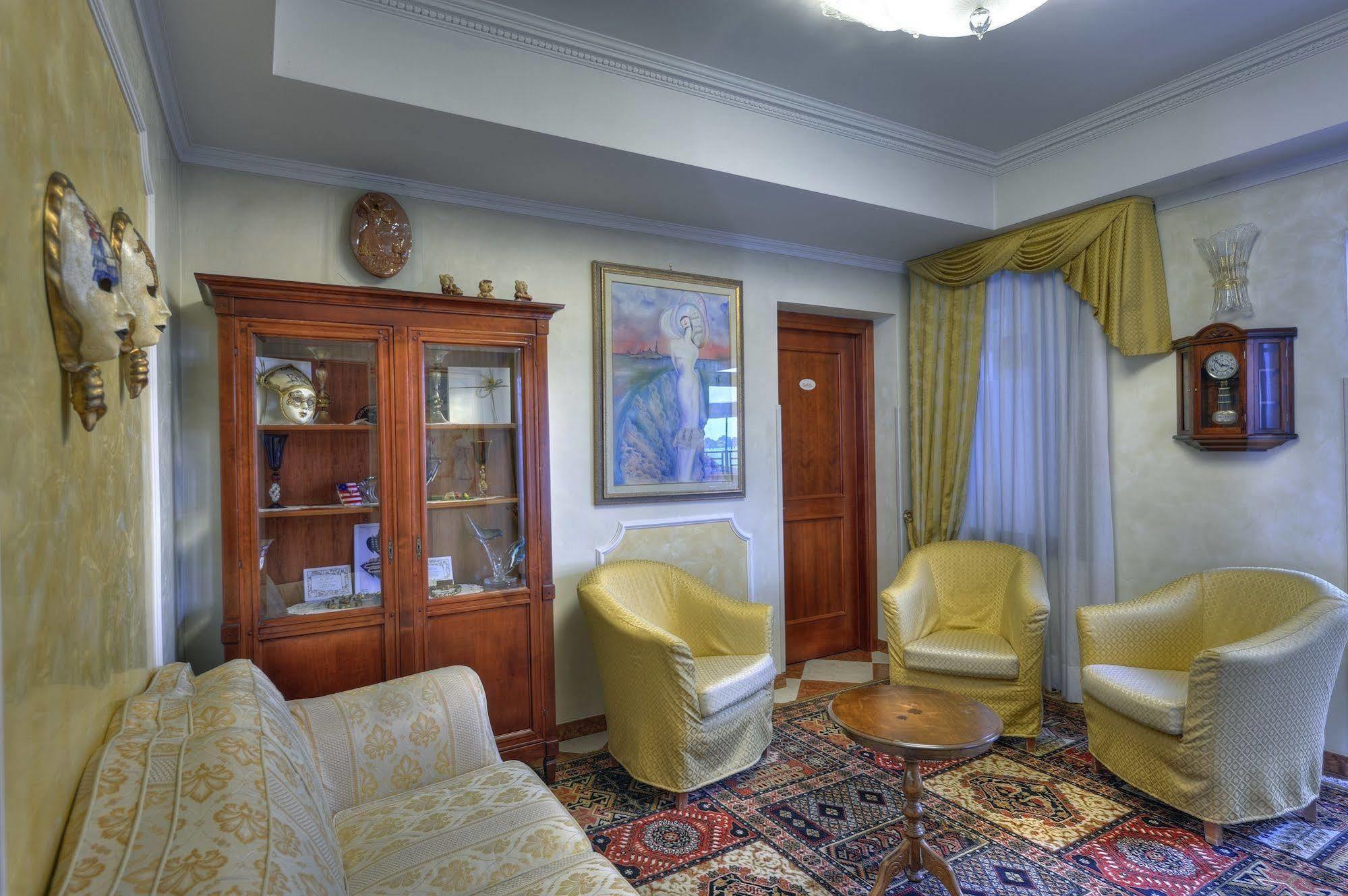 Hotel Russo Palace Lido di Venezia Bagian luar foto