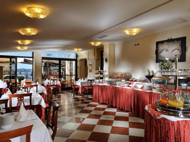Hotel Russo Palace Lido di Venezia Bagian luar foto